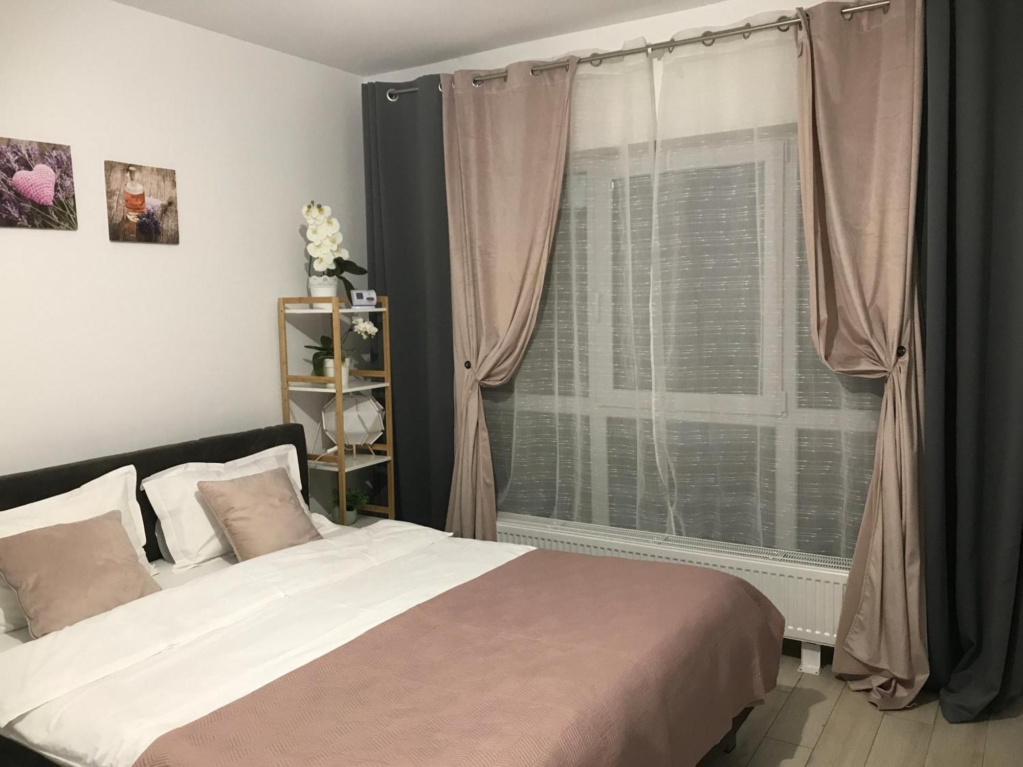 Appartamento Deea H24 Rîşnov Esterno foto